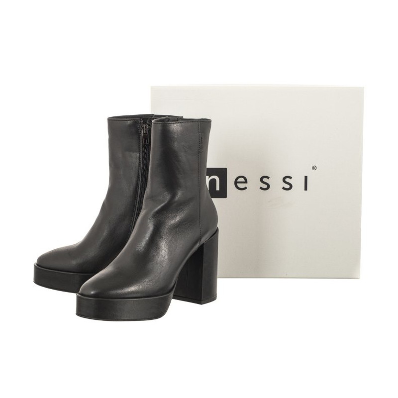 Nessi Czarne 23521 1 (NE341-a) bateliai