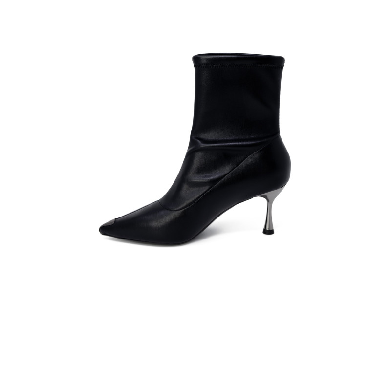 Cult Aulinukai CLW395400 Black