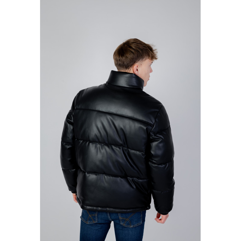Hugo Striukė 50496246 Black