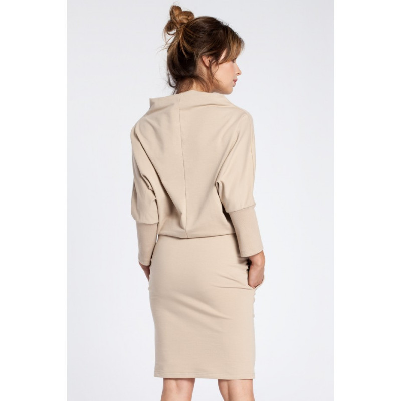 B032 Stilinga mini suknelė kimono rankovėmis - smėlio spalvos