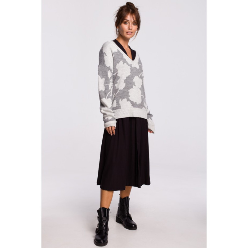 BK056 Sweter w kwiaty - model 1