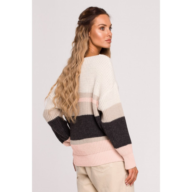 M686 Sweter w pasy - model 2