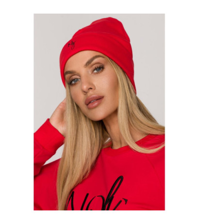 M709 Czapka beanie z haftem MOE GIRL - czerwona