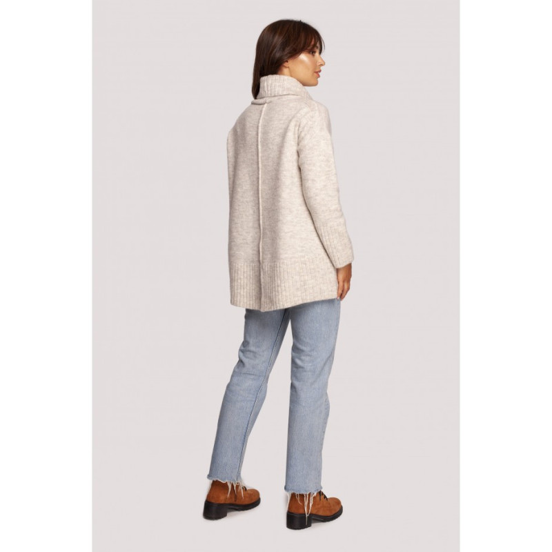 BK086 Sweter z golfem i rozcięciem z tyłu - kość słoniowa