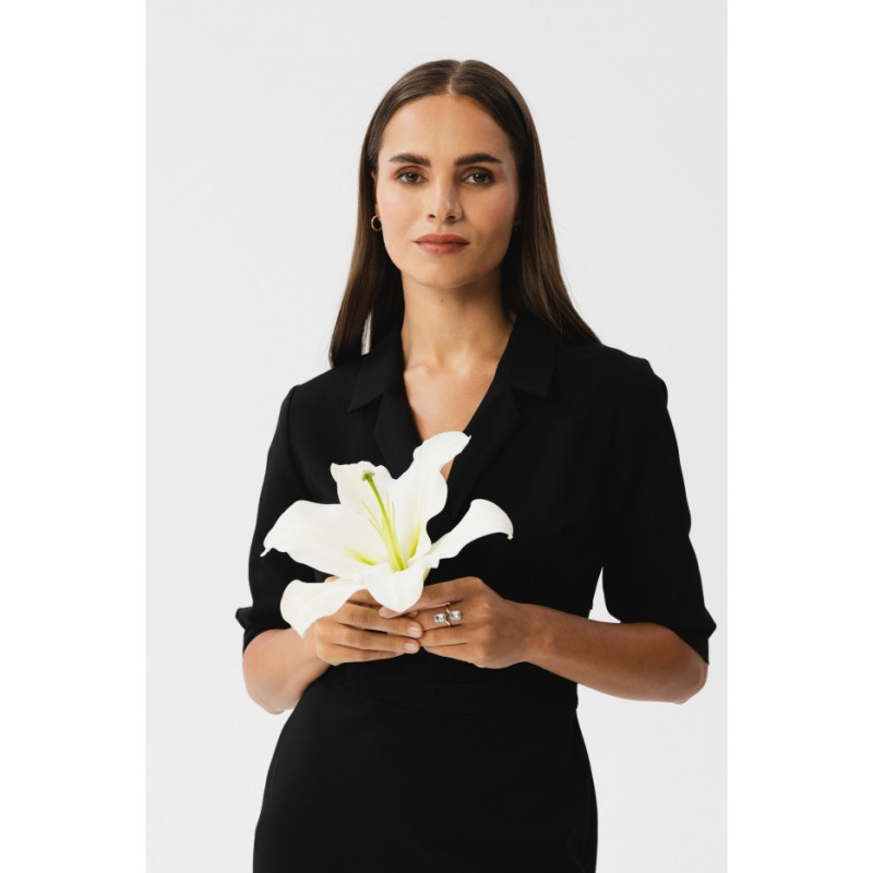 S348 Sukienka z kopertowym dekoltem i kołnierzykiem - czarna