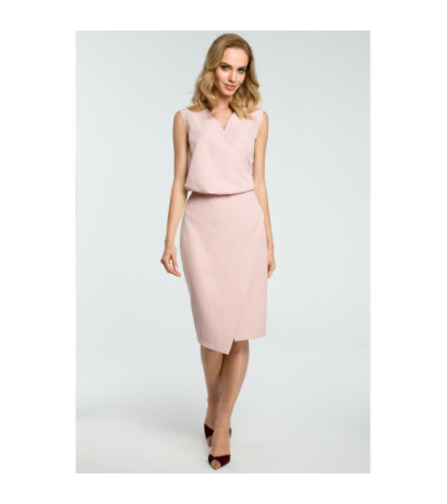 M395 Biurowa sukienka z zakładką - pudrowa