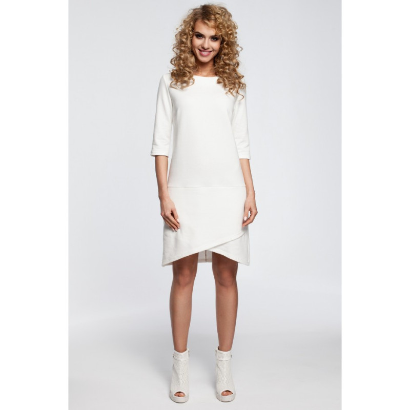 M292 Dopasowana sukienka z zakładką u dołu - ecru