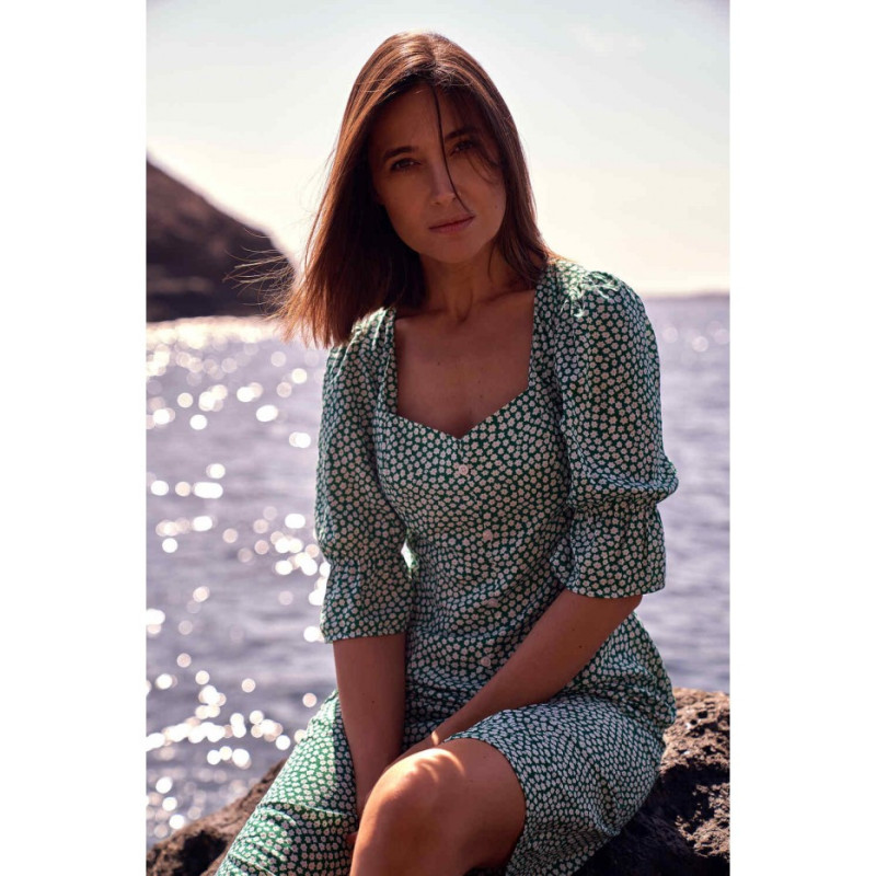 S223 Sukienka midi z guzikami - model 1