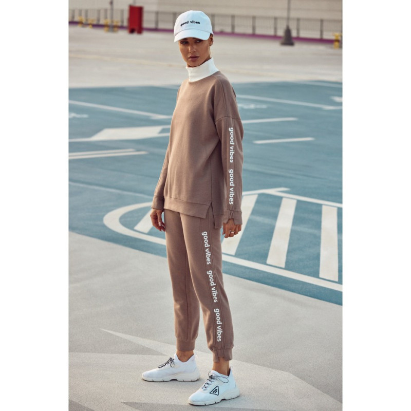 M621 Spodnie z logo GOOD VIBES - cappuccino