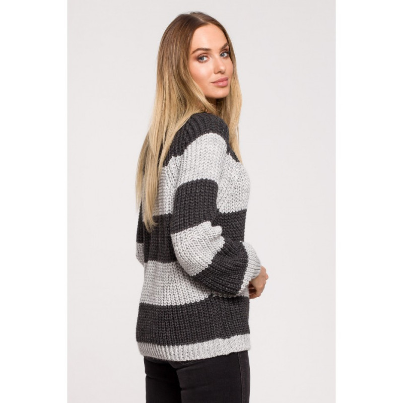 M632 Sweter w pasy - model 1