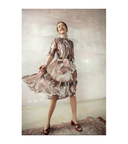 S301 Sukienka z siatki z nadrukiem i falbanami - model 3