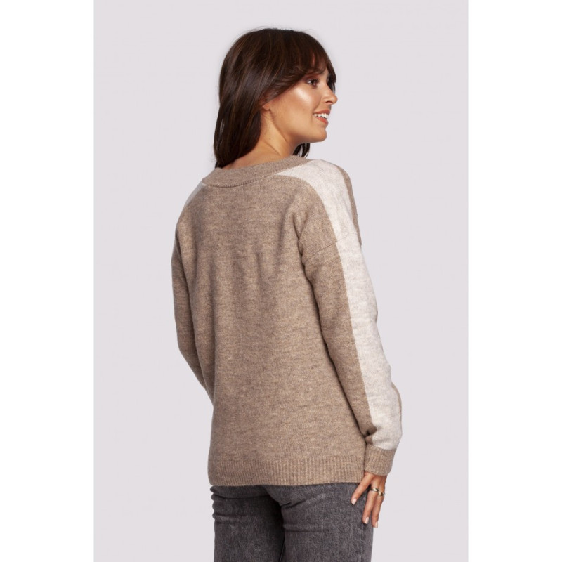 BK093 Sweter w serek z kontrastowymi lampasami - jasnobrązowy