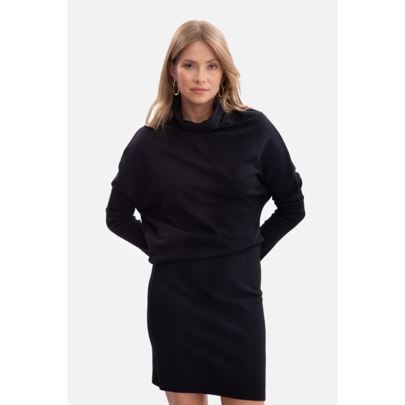 B309 Sukienka bluzowana z dzianiny prążkowanej - czarna