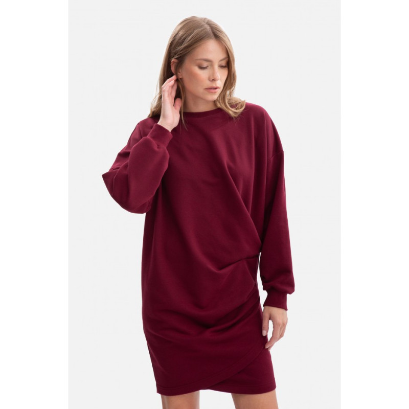 B298 Sukienka dzianinowa z zakładkami - burgundowa