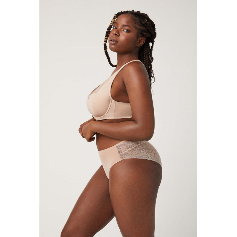 Ysabel Mora kelnaitės