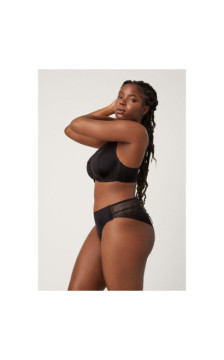 Ysabel Mora kelnaitės