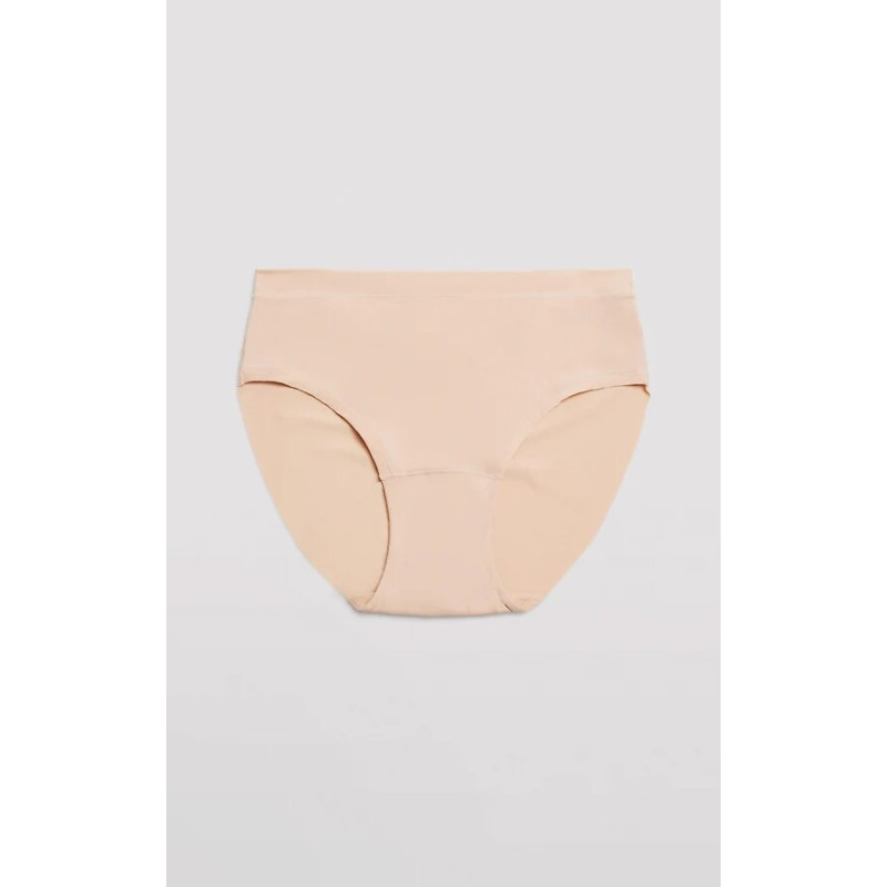 Ysabel Mora kelnaitės