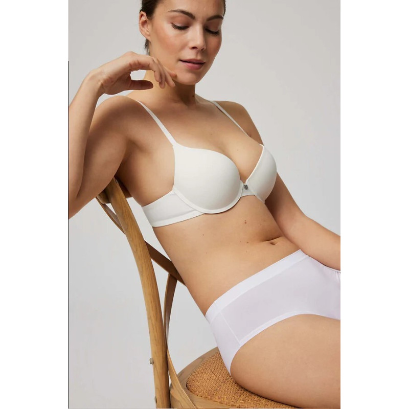 Ysabel Mora kelnaitės