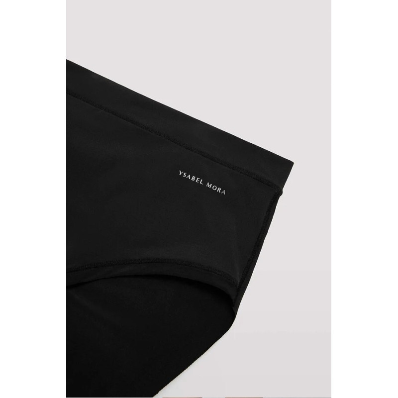 Ysabel Mora kelnaitės