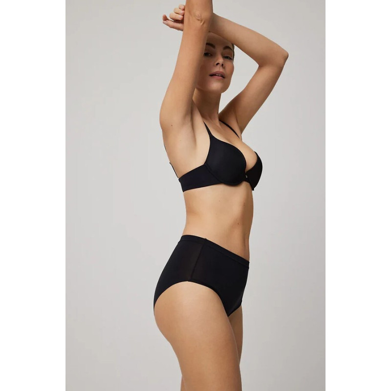 Ysabel Mora kelnaitės