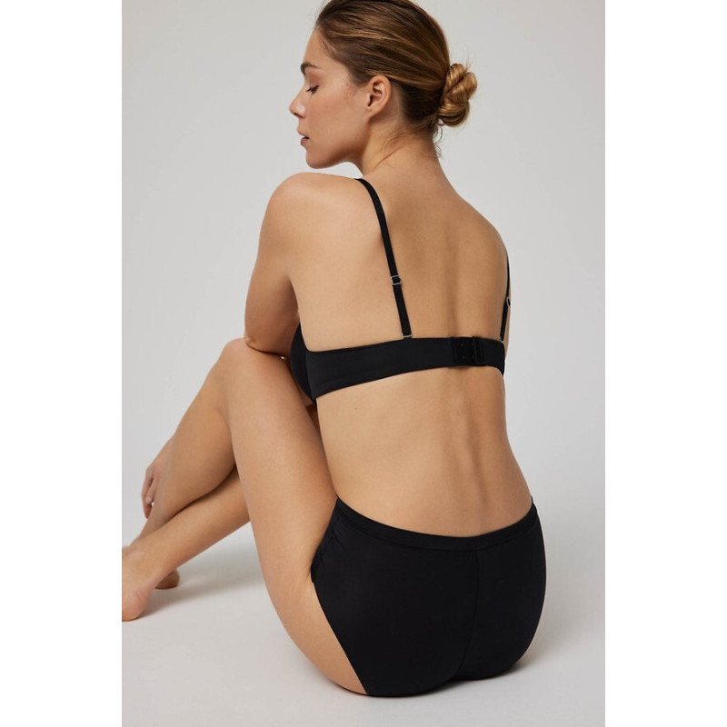 Ysabel Mora kelnaitės