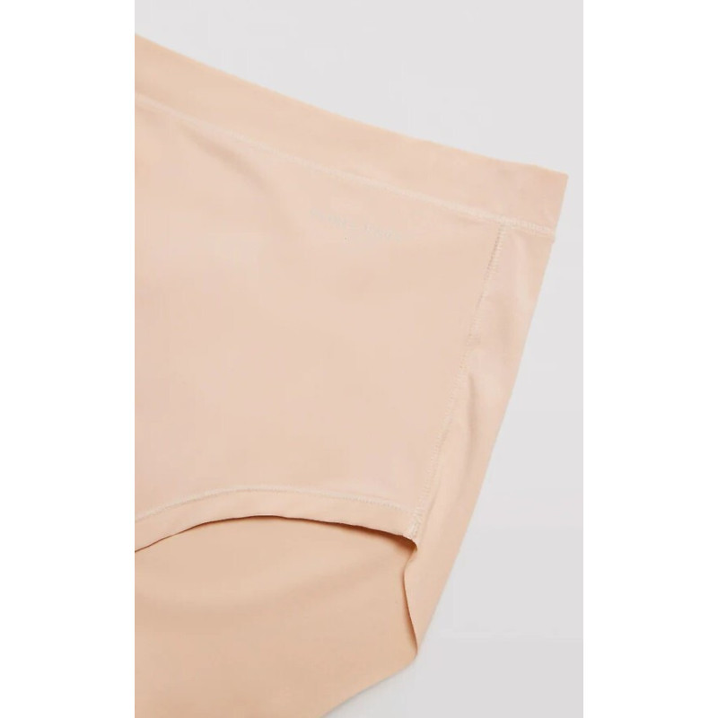 Ysabel Mora kelnaitės