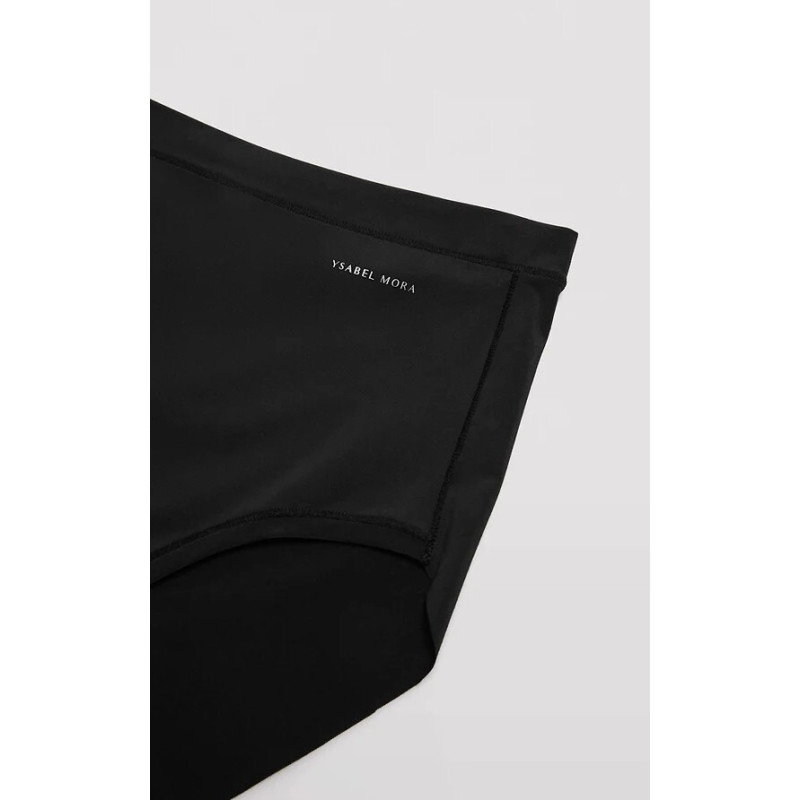 Ysabel Mora kelnaitės