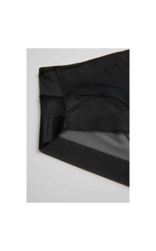 Ysabel Mora kelnaitės