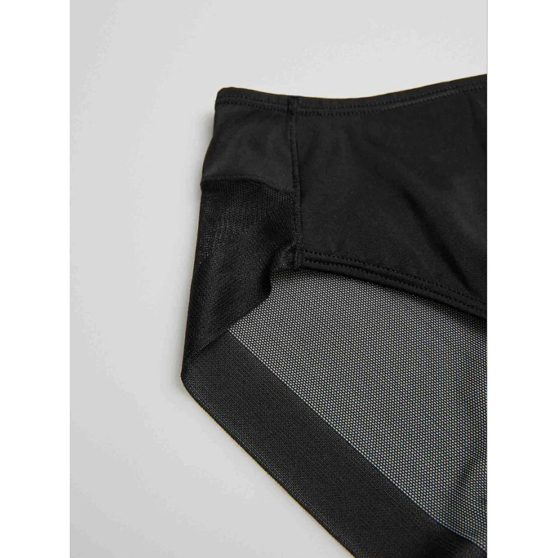 Ysabel Mora kelnaitės