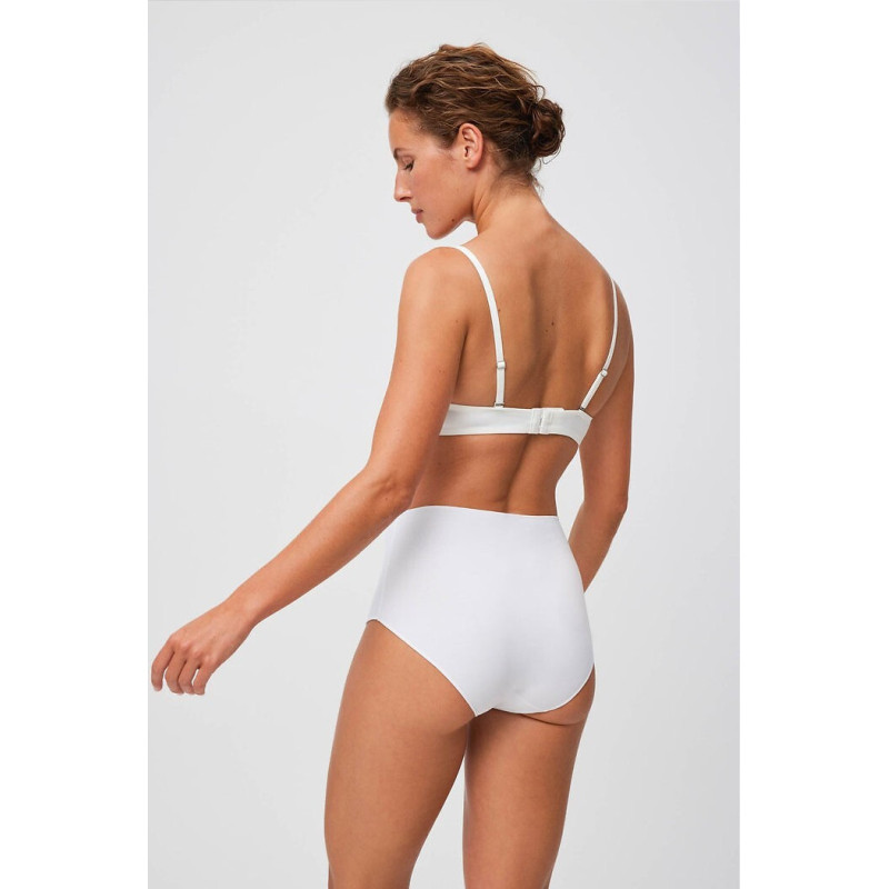 Ysabel Mora kelnaitės