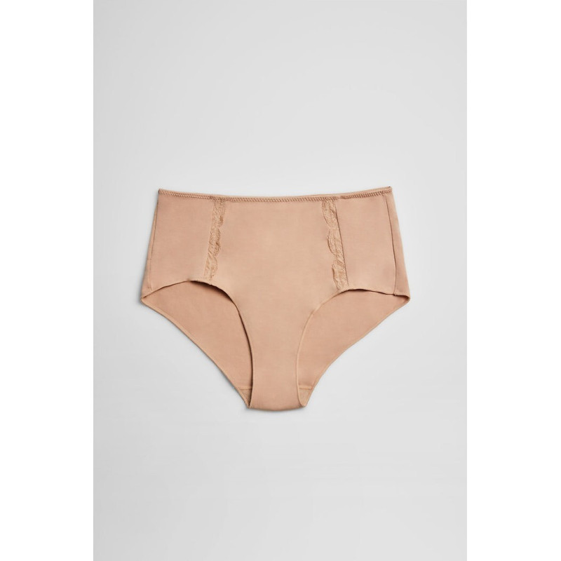 Ysabel Mora kelnaitės