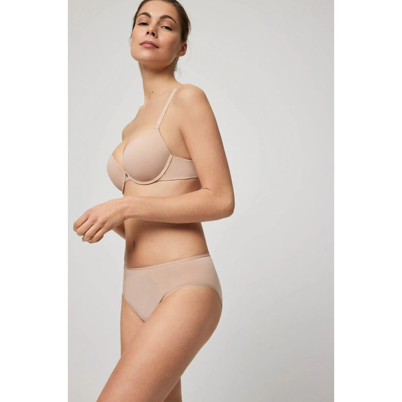 Ysabel Mora kelnaitės