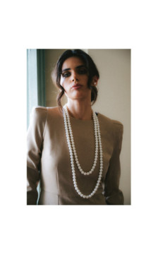 S412 Sukienka ołówkowa z ozdobnymi ramionami - beżowa