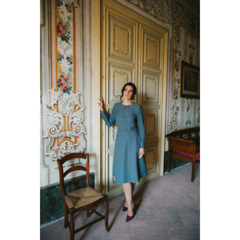 S413 Sukienka z kokardkami - szara