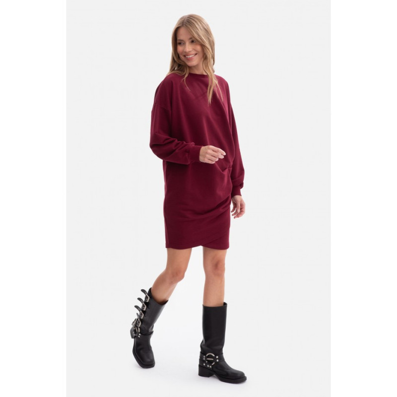 B298 Sukienka dzianinowa z zakładkami - burgundowa