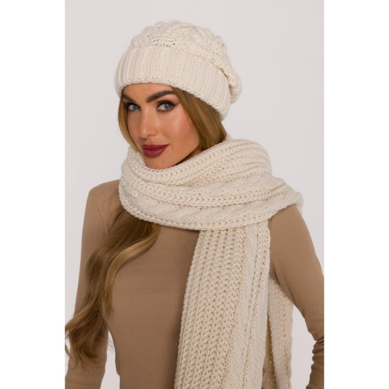 M897 Czapka splot warkocz - ecru