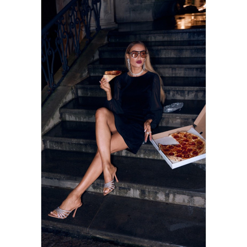 M886 Sukienka welurowa z szyfonowymi rękawami - czarna