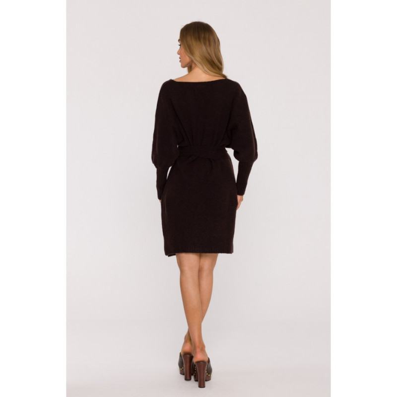 M631 Sukienka swetrowa kopertowa z wiązaniem - czekoladowa