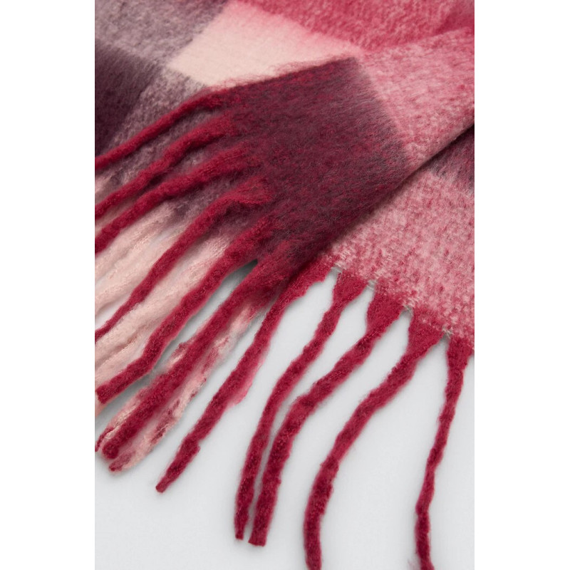 Ysabel Mora šalikas