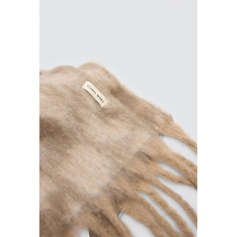 Ysabel Mora šalikas