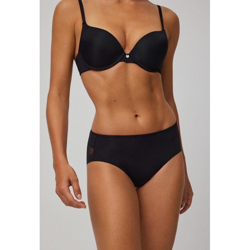 Ysabel Mora kelnaitės