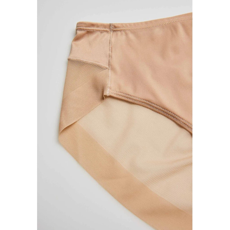 Ysabel Mora kelnaitės