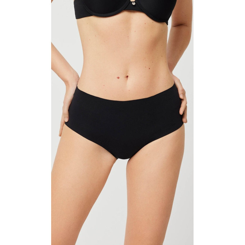 Ysabel Mora besiūlės kelnaitės