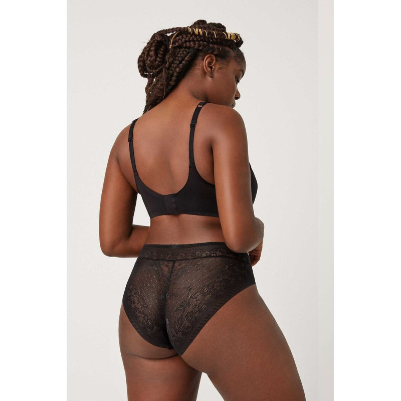 Ysabel Mora kelnaitės