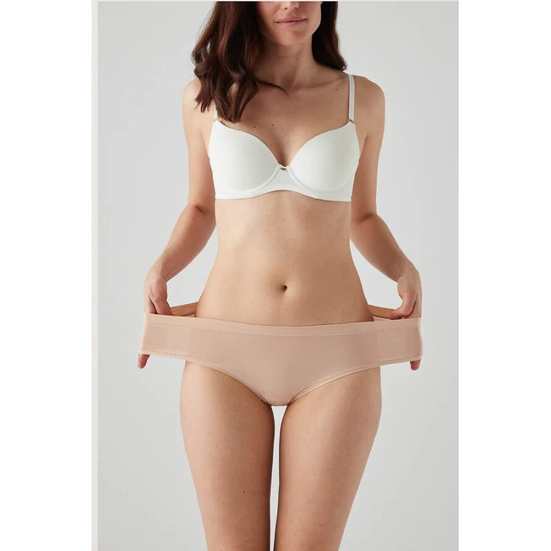 Ysabel Mora kelnaitės