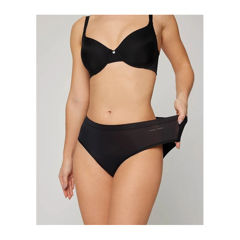 Ysabel Mora kelnaitės