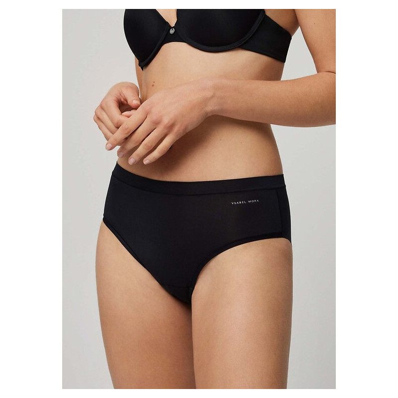 Ysabel Mora kelnaitės