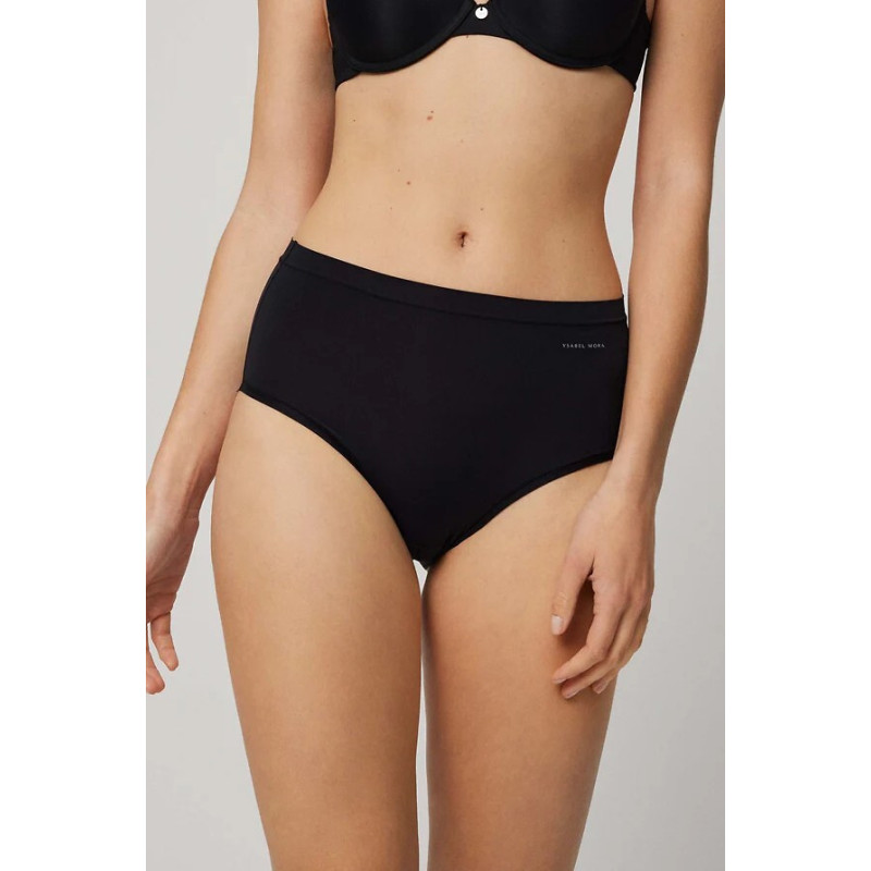 Ysabel Mora kelnaitės