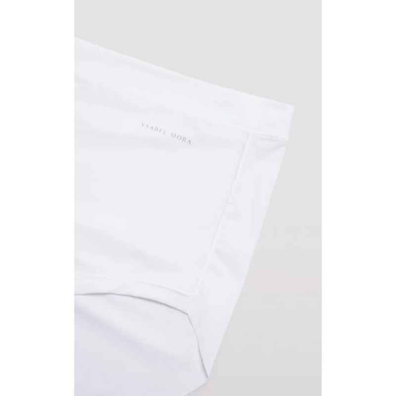 Ysabel Mora kelnaitės