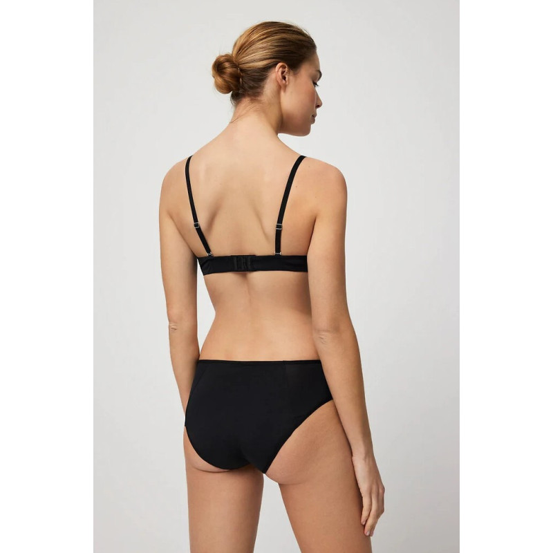 Ysabel Mora kelnaitės